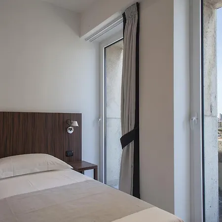 My Bed Montenapoleone בית הארחה 2*