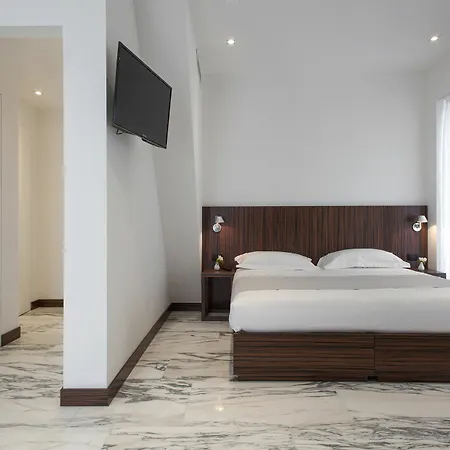 בית הארחה My Bed Montenapoleone מילאנו